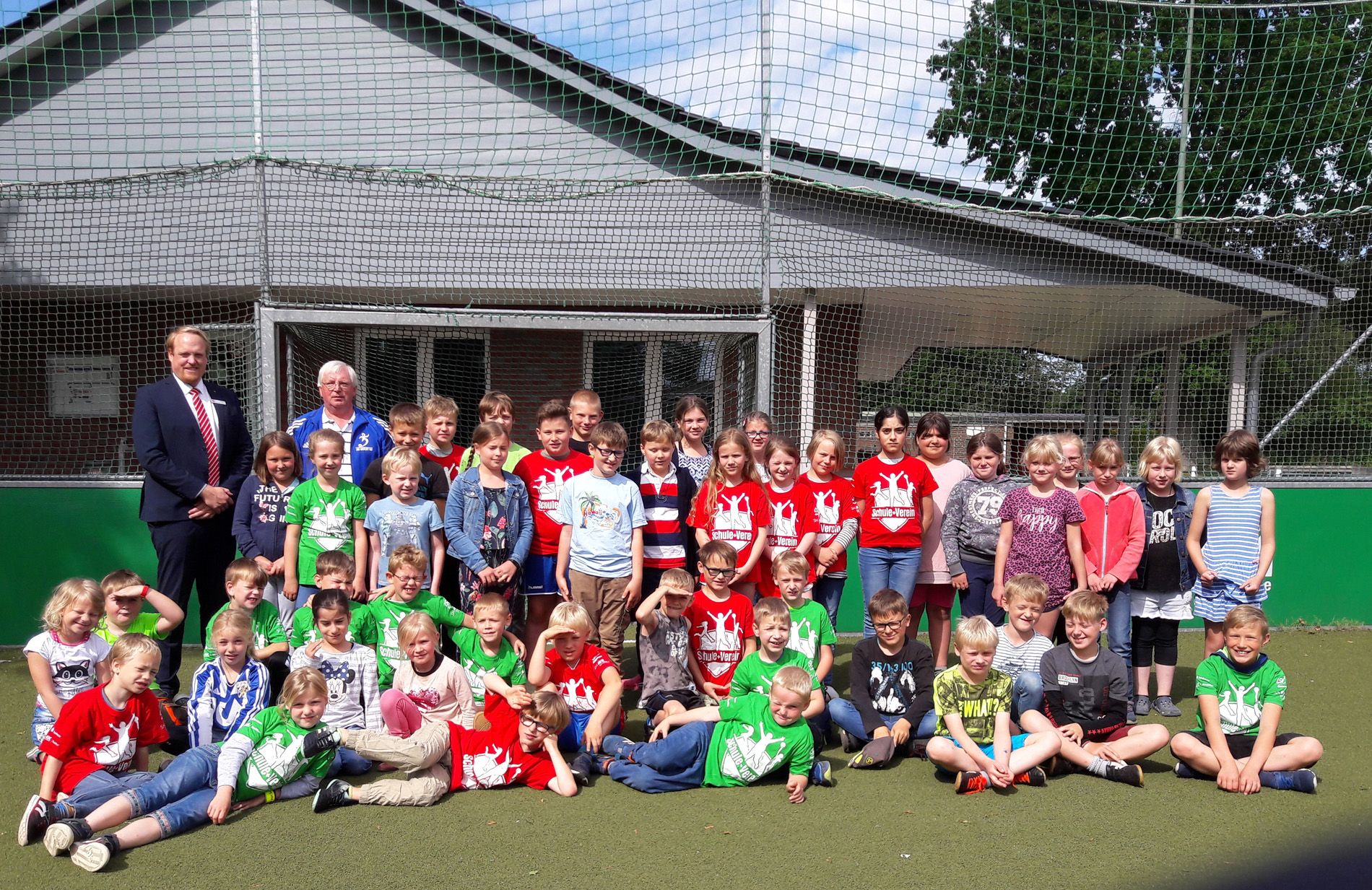 Schule u. Verein T-Shirt Übergabe Sparkasse Westholstein Fussball AG Grundschule Schafstedt 14.06.2019